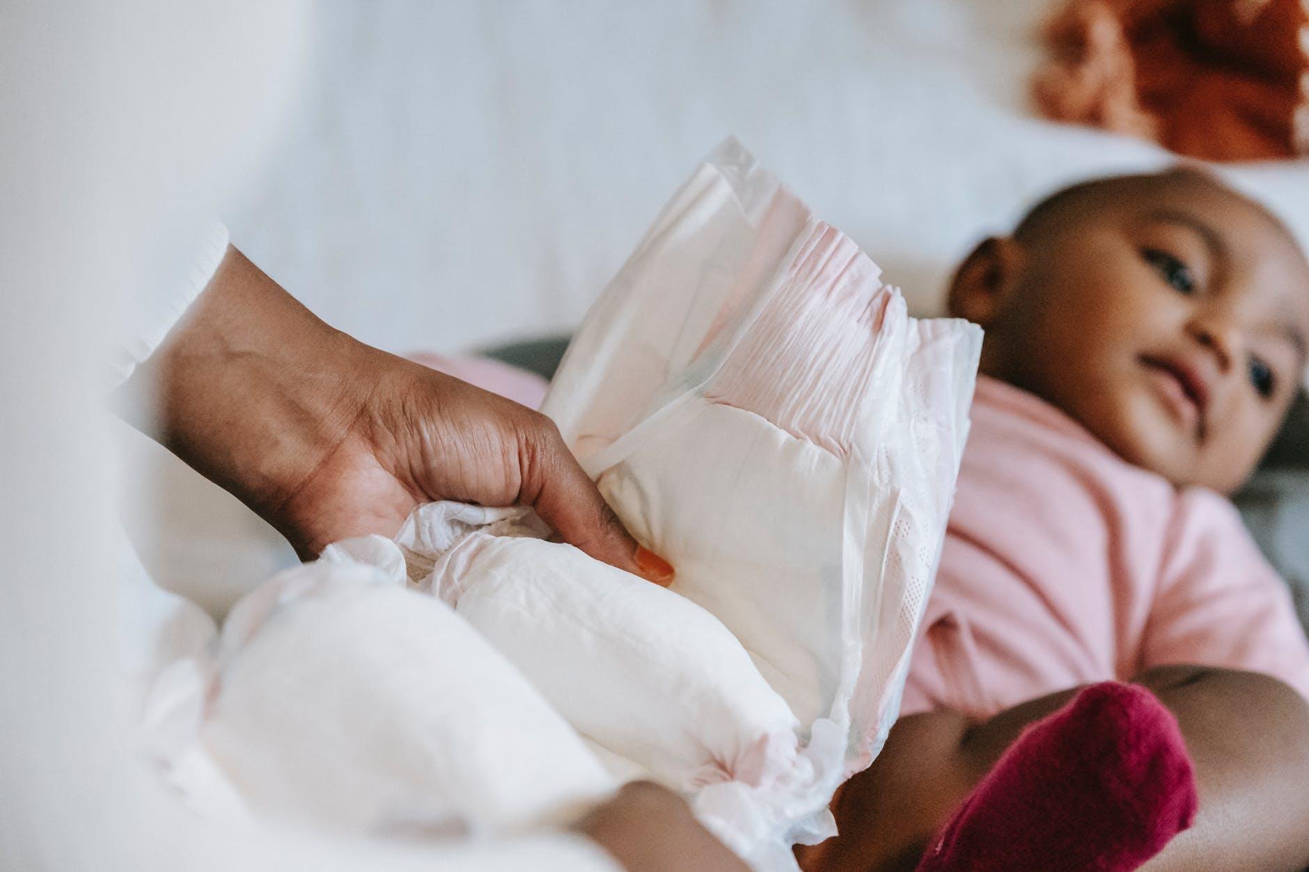 Cloth Diapers Vs Disposable Diapers: What's The Verdict? - Baby Moo