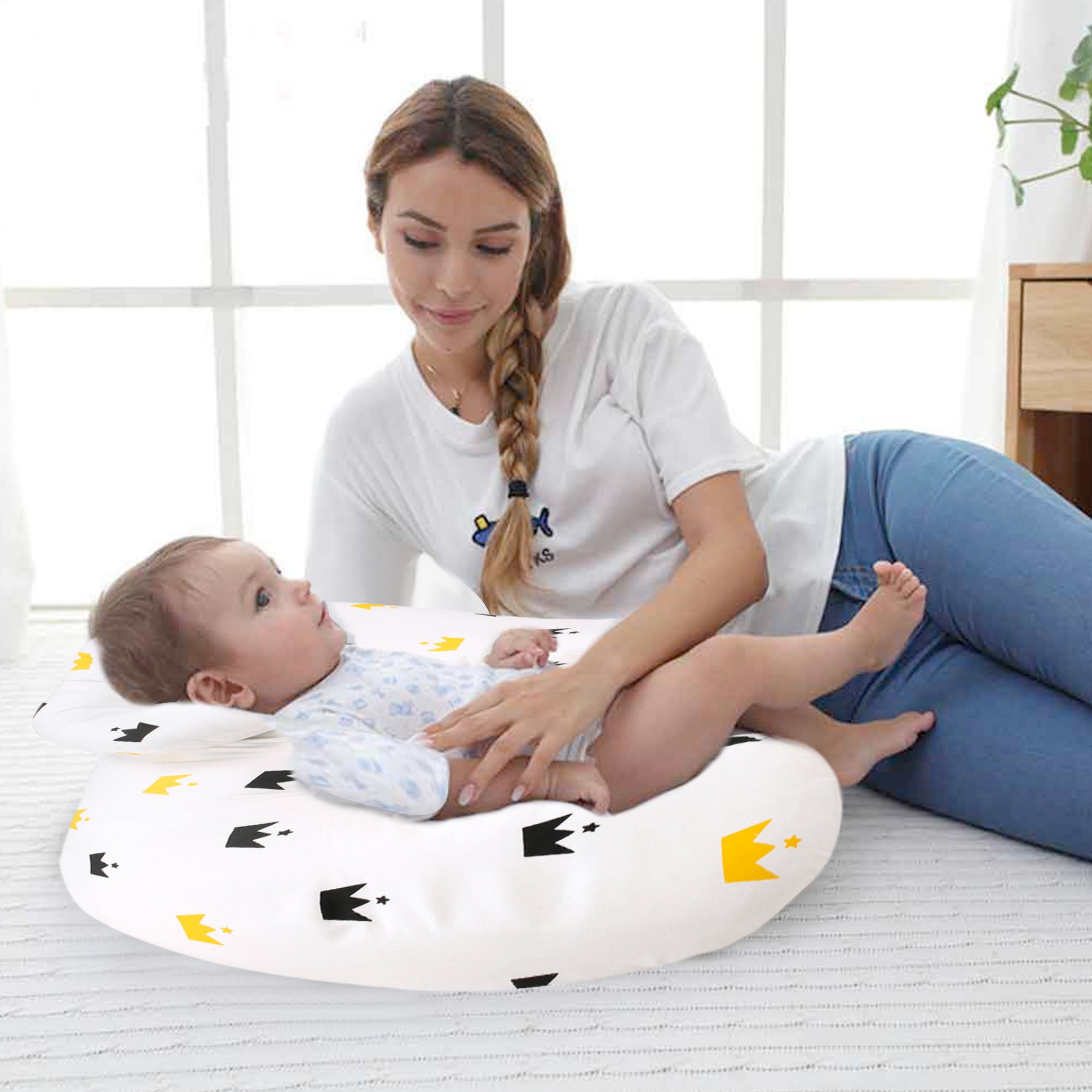 Crown White Feeding Pillow - Baby Moo