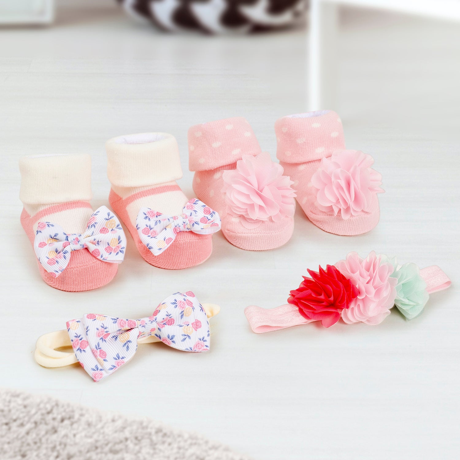 Baby Moo Pocket Full Of Posies Infant Girl 4-Piece Gift Hairband And Socks Set - Pink