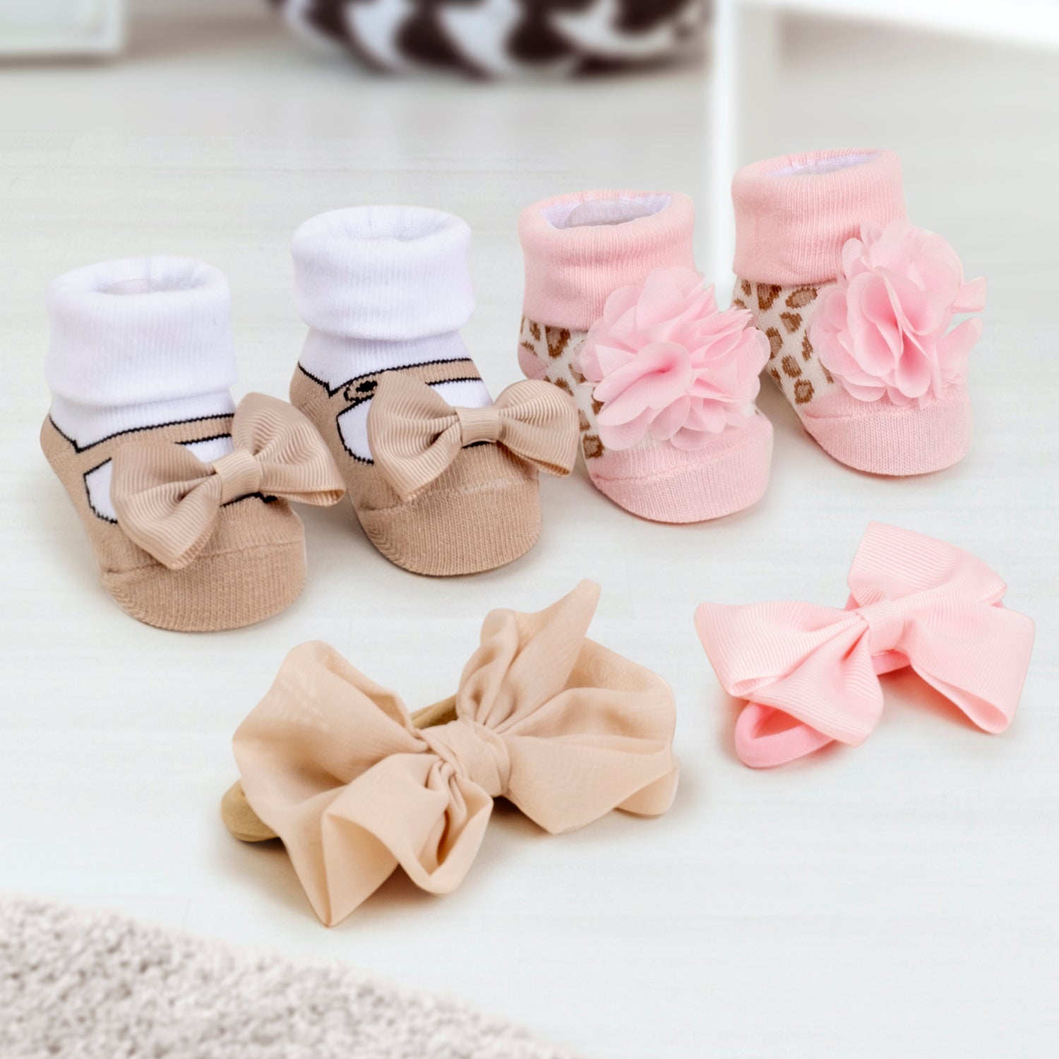 Baby Moo Floral Bow Infant Girl 4-Piece Gift Hairband And Socks Set - Beige