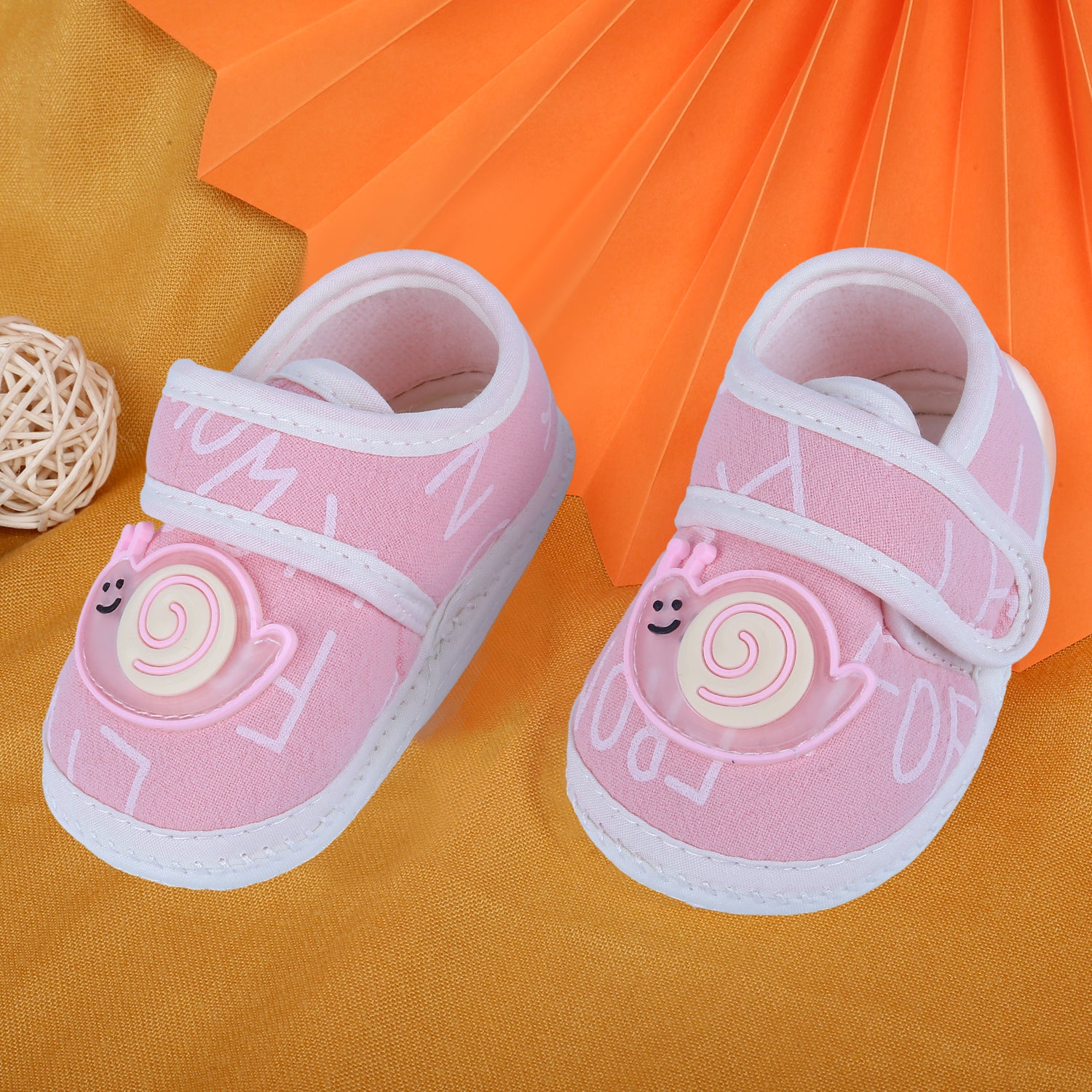 Baby Moo Snail Applique Velcro Strap Non-slip Kids Booties - Pink